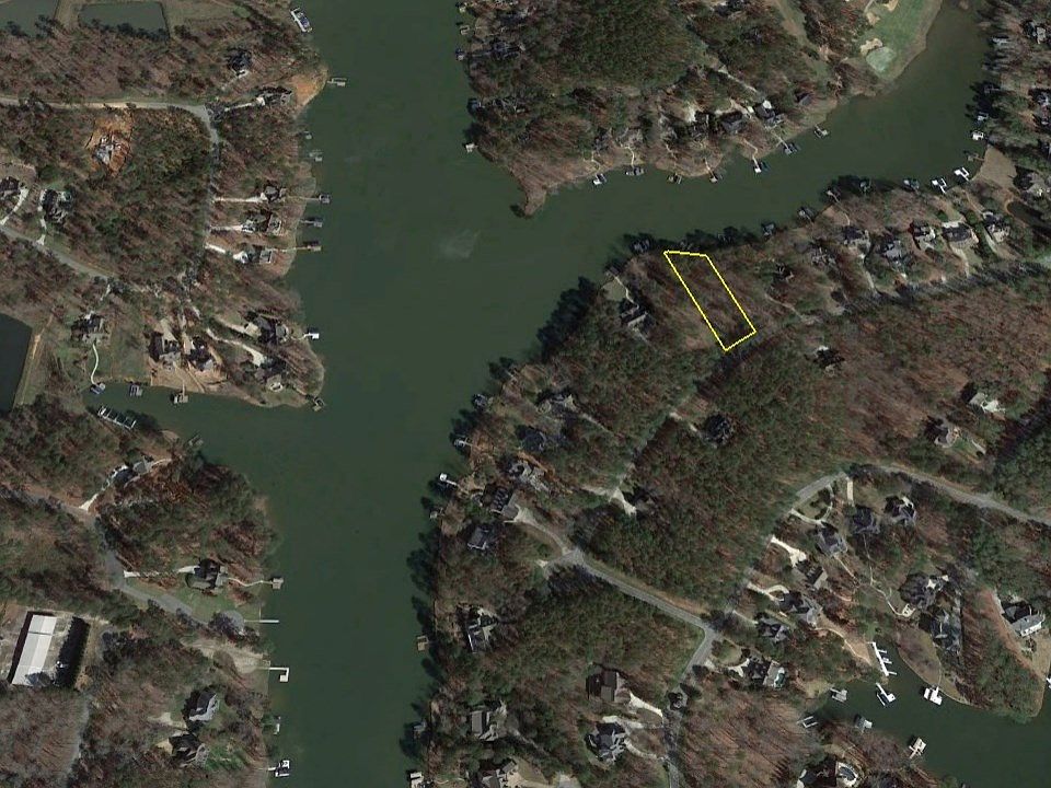 2nd image of 2741 Club Dr