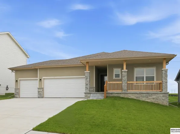 18410 Palisades Dr, Omaha, NE 68136