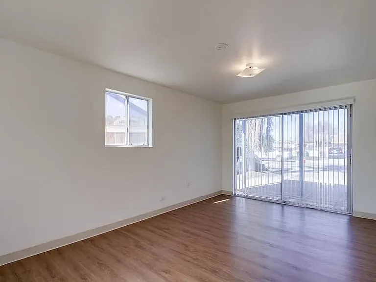891 Elm Ave — Photo 18