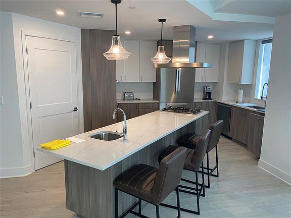 3rd image of 15 Avalon St #504