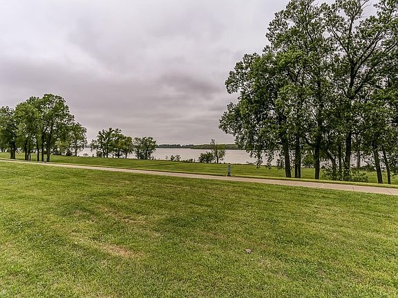 2nd image of 1068 Island Dr