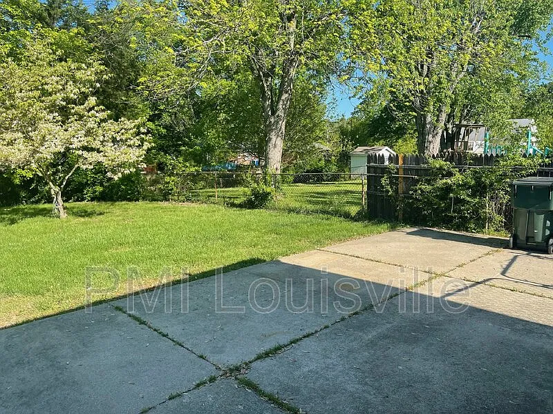 3 bed, 1.0 bath, 925 sqft, $1,450 — Photo 2