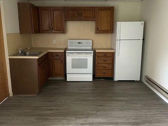 3rd image of 1009 Village Rd APT 5