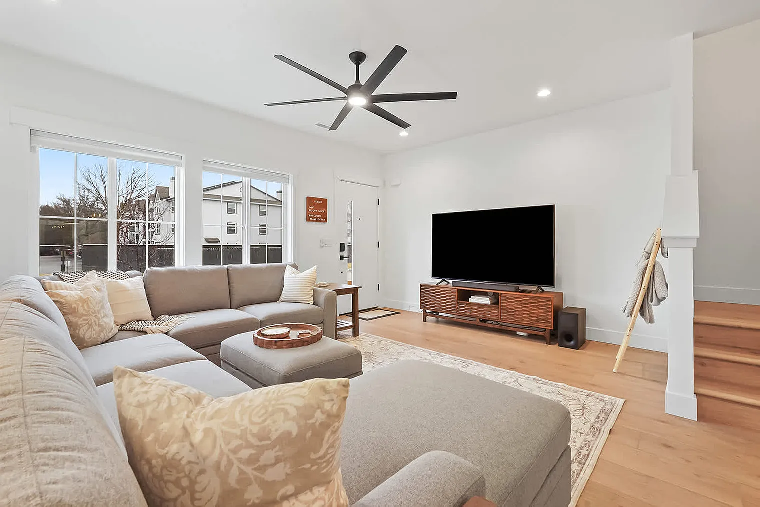 2 bed, 2.0 bath, 365 sqft, $5,601 — Photo 2