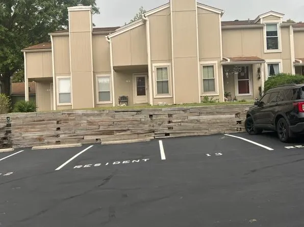 12 Breezy Knoll Ln, Lake Saint Louis, MO 63367