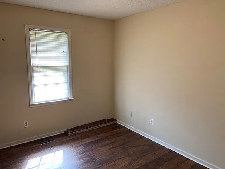 320 S Hawthorne St — Photo 7