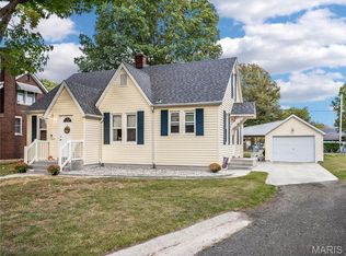 1615 Maple St, Highland, IL 62249