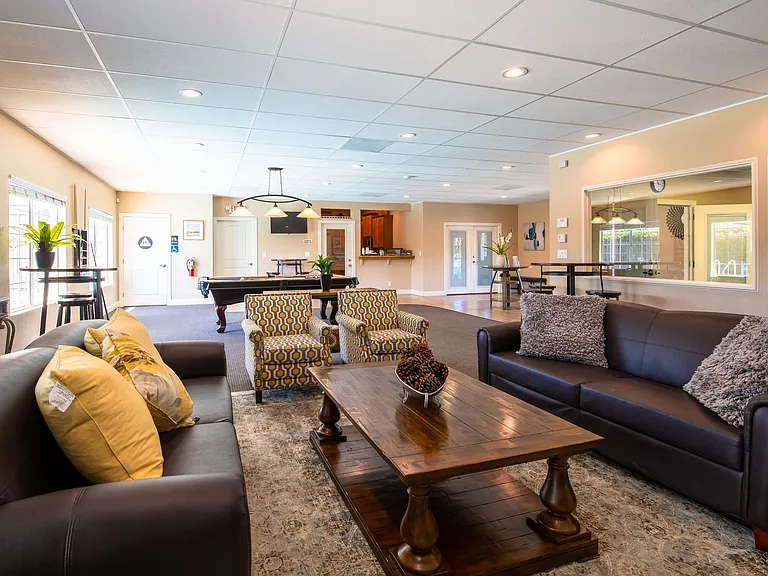 Sunset Village Apartments — Photo 15