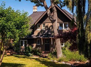 1562 Richardson St, Victoria, BC V8S 1R3