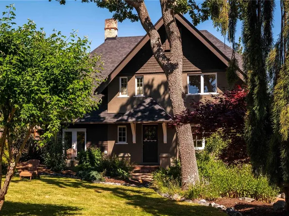 1562 Richardson St, Victoria, BC V8S 1R3