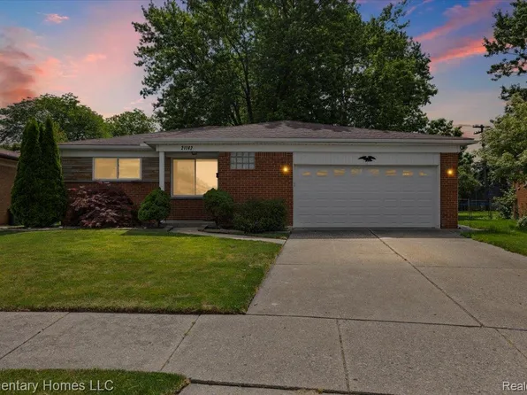 21142 Michael Ct, Saint Clair Shores, MI 48081