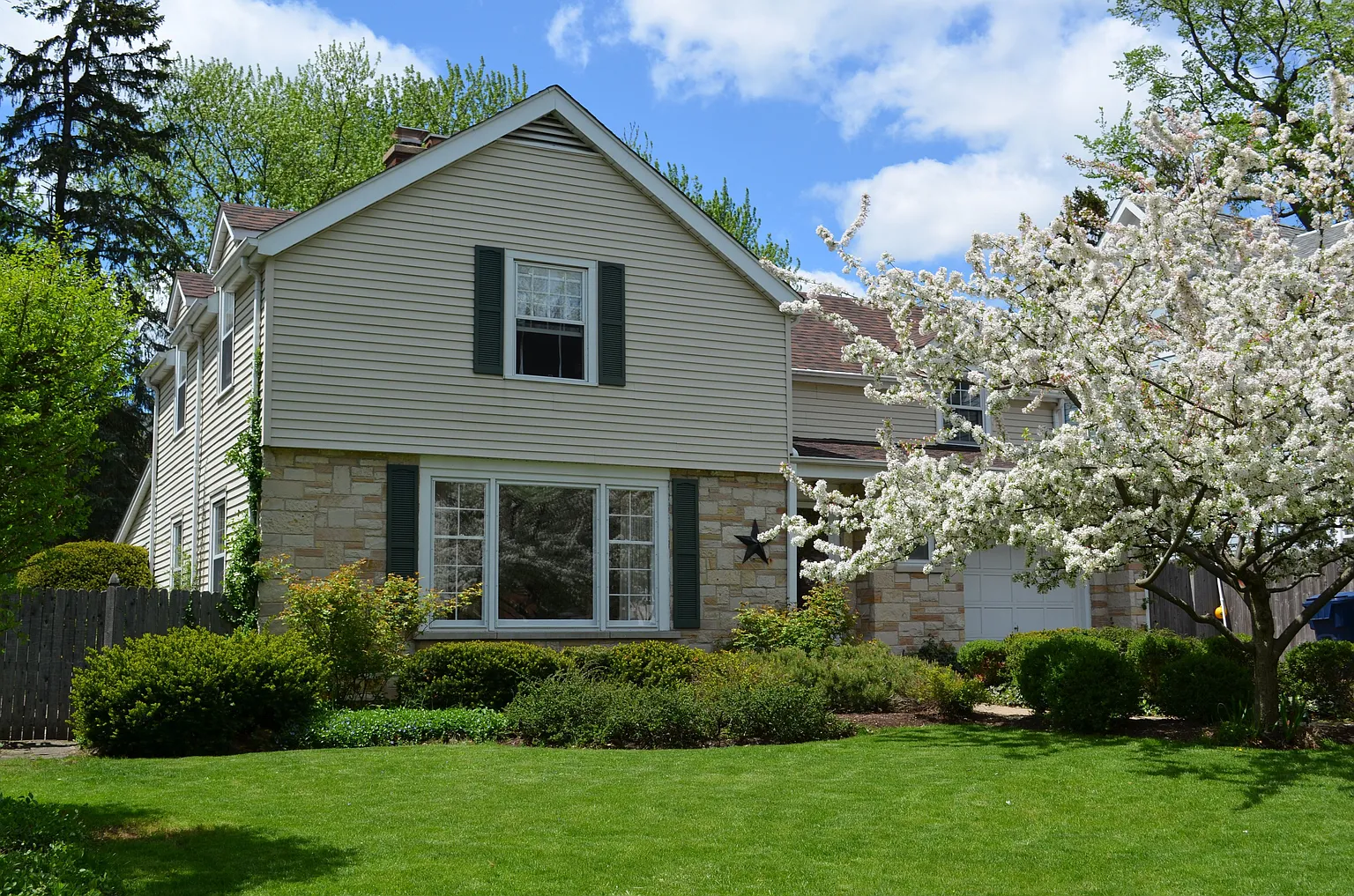 26 McIntosh Ave photo 1