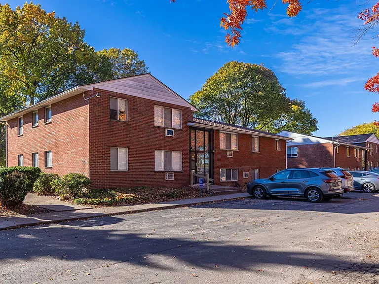 Northside Manor Apartments — Photo 19