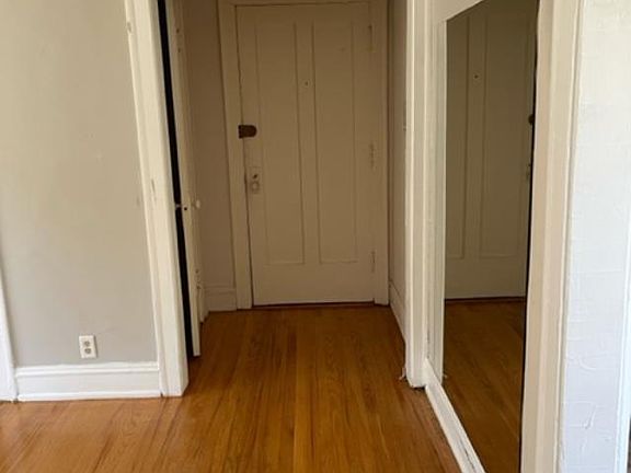2nd image of 6425 N Richmond St