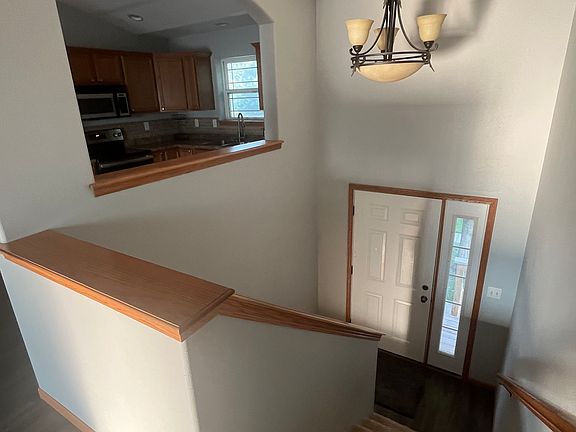 4th image of 235 N Park Ridge Rd