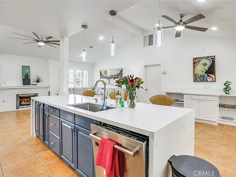 1123 E El Cid — Photo 18