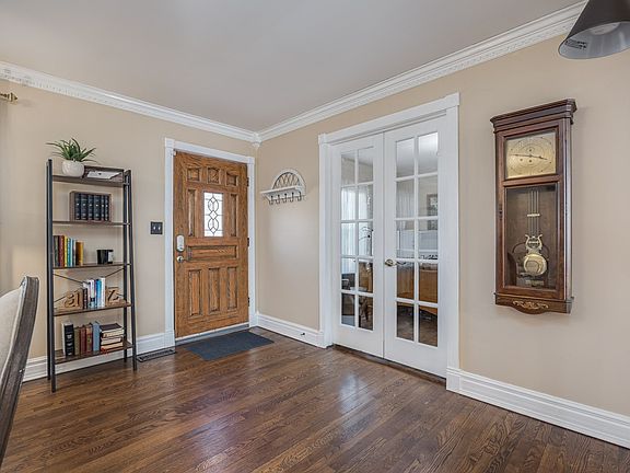 5th image of 203 Garrett Dr