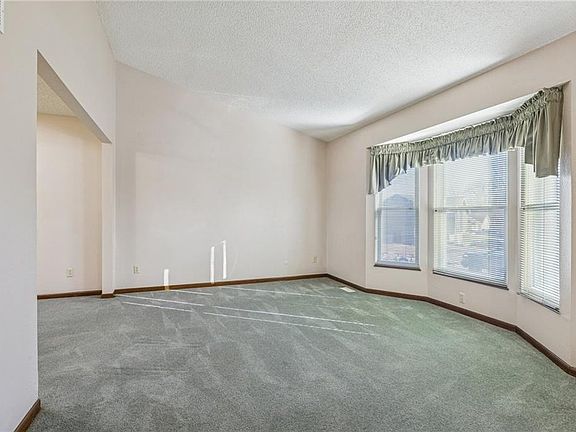 4th image of 900 Shiloh Ct