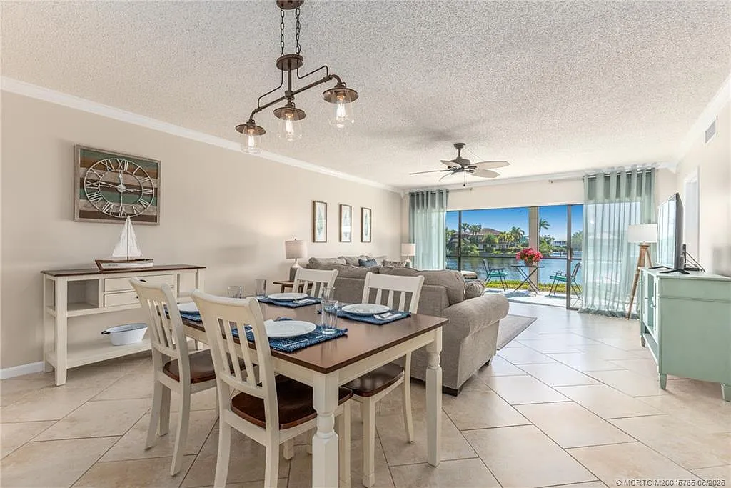2 bed, 2.0 bath, 1300 sqft, $4,000 — Photo 4