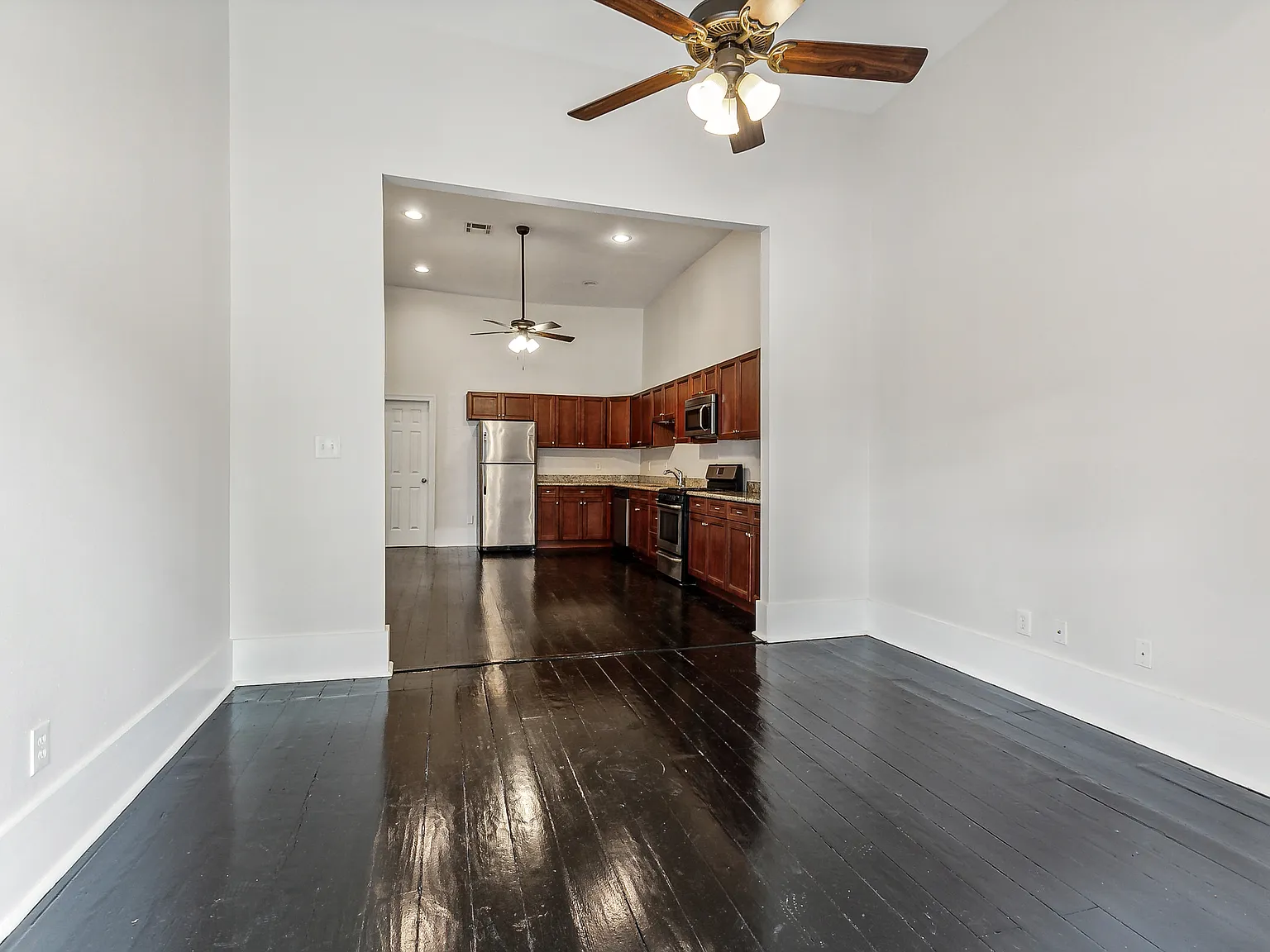 3 bed, 1420 sqft, $2,200 — Photo 4