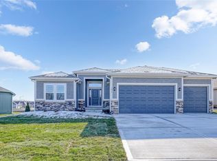 1817 Buffalo Grass Dr, Raymore, MO 64083