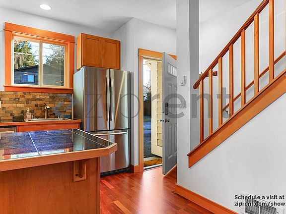 2nd image of 5650 Fauntleroy Way SW #A