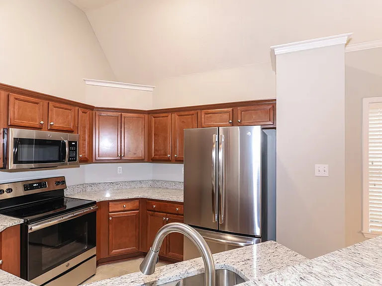 9921 Greenalder Cv N — Photo 6