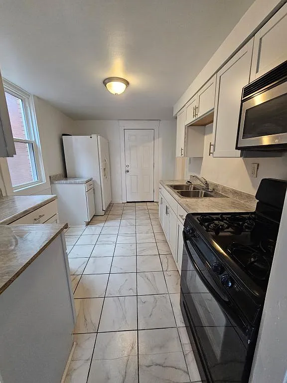640 Pine St — Photo 2