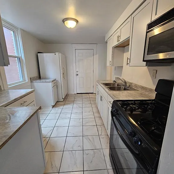 640 Pine St — Photo 2