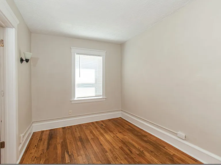 1406 W 75th St — Photo 19