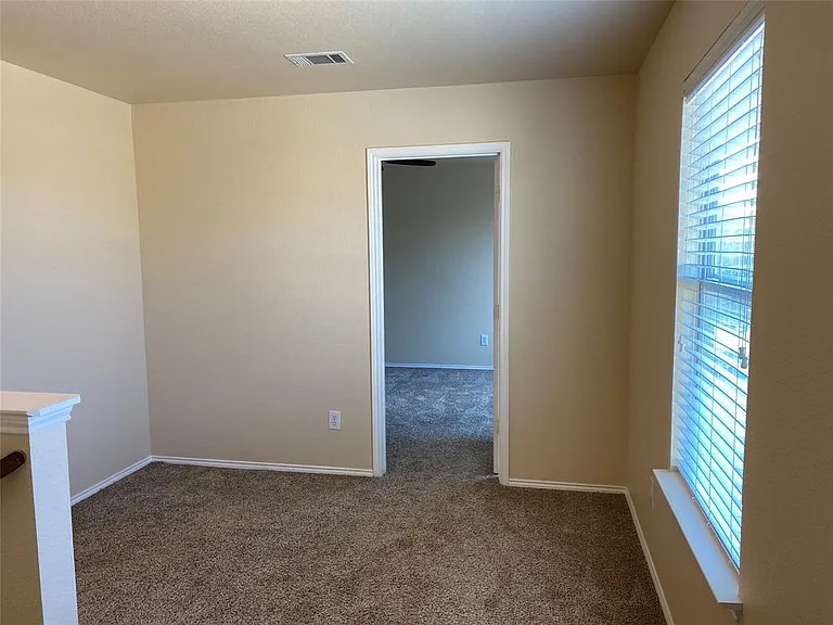 324 Chisholm Trl — Photo 35