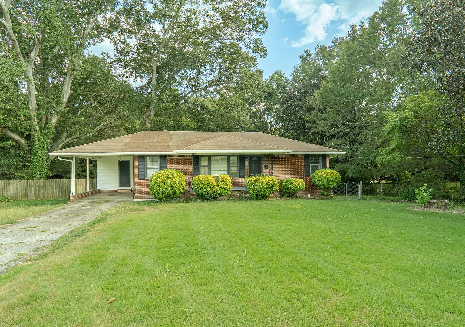 Charming 3BR Brick Ranch in Smyrna | Hardwood Floors, Fenced Backyard & Convenient Location — Photo 1