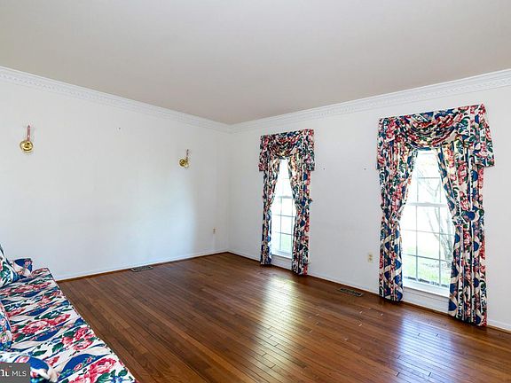 5th image of 7848 Piccadilly Dr