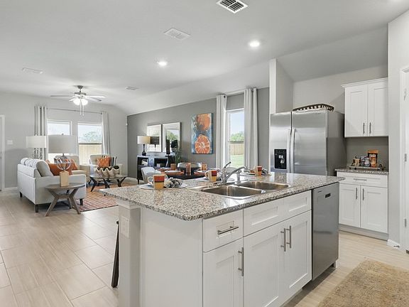 5th image of 430 Blanco Dr