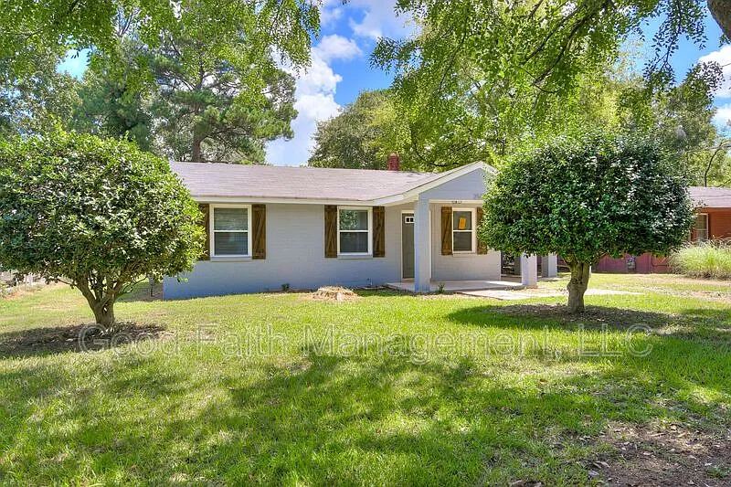 3 bed, 1.0 bath, 1065 sqft, $1,399 — Photo 2