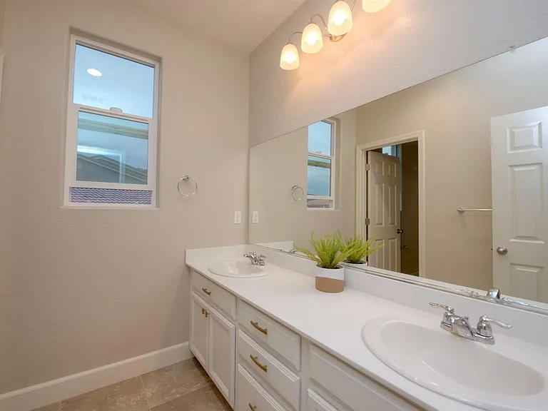 Cabernet Ct — Photo 22