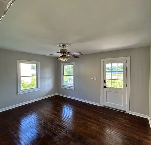 745 Queen Ave NW — Photo 9