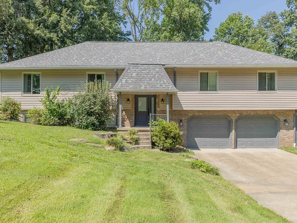5122 Woodridge Dr