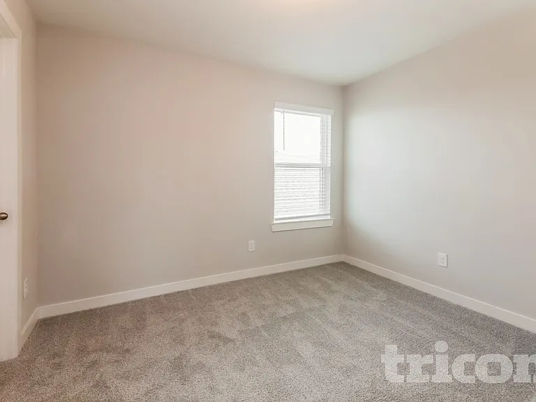 2540 Finch Hollow Dr — Photo 13