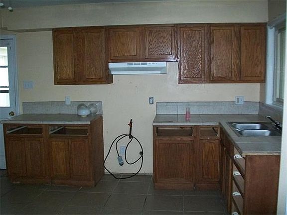4th image of 4911 Lurline St