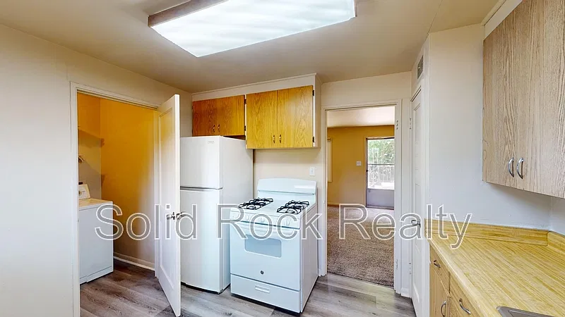 2 bed, 1.0 bath, 750 sqft, $1,075 — Photo 3