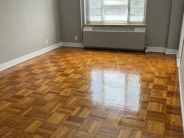 67-04 197th St Floor 2, Fresh Meadows, NY 11365
