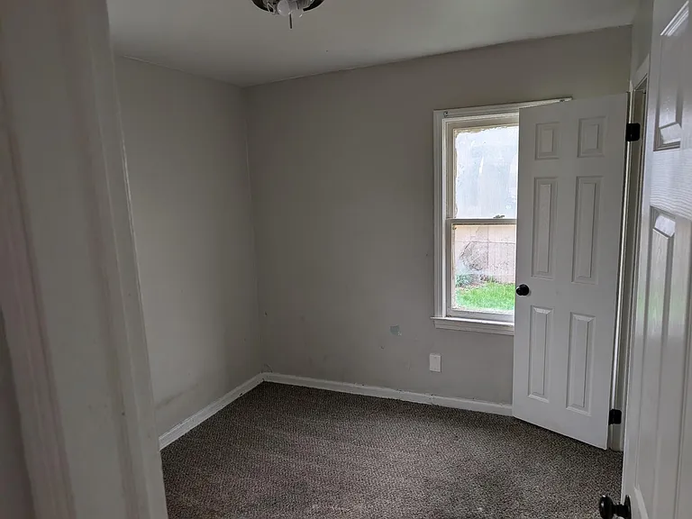 194 Richter St — Photo 3