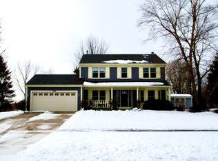 1330 Kelly Ct, Batavia, IL 60510