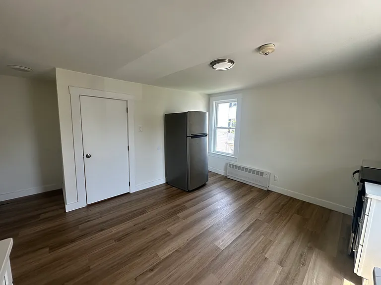 67 Bouvier Ave #2R — Photo 2