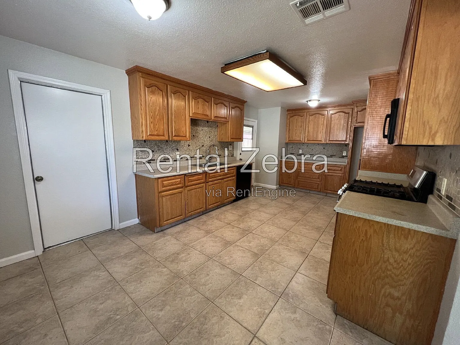 3 bed, 2.0 bath, 1200 sqft, $2,139 — Photo 4