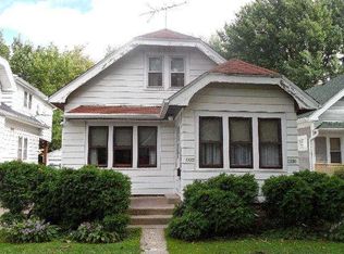 1270 N 71st St, Wauwatosa, WI 53213
