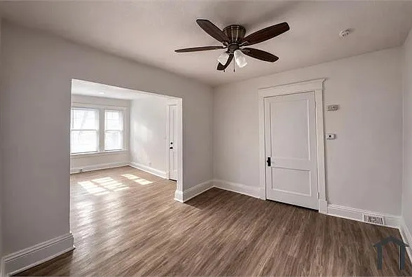 5335 Bancroft Ave #2E — Photo 5