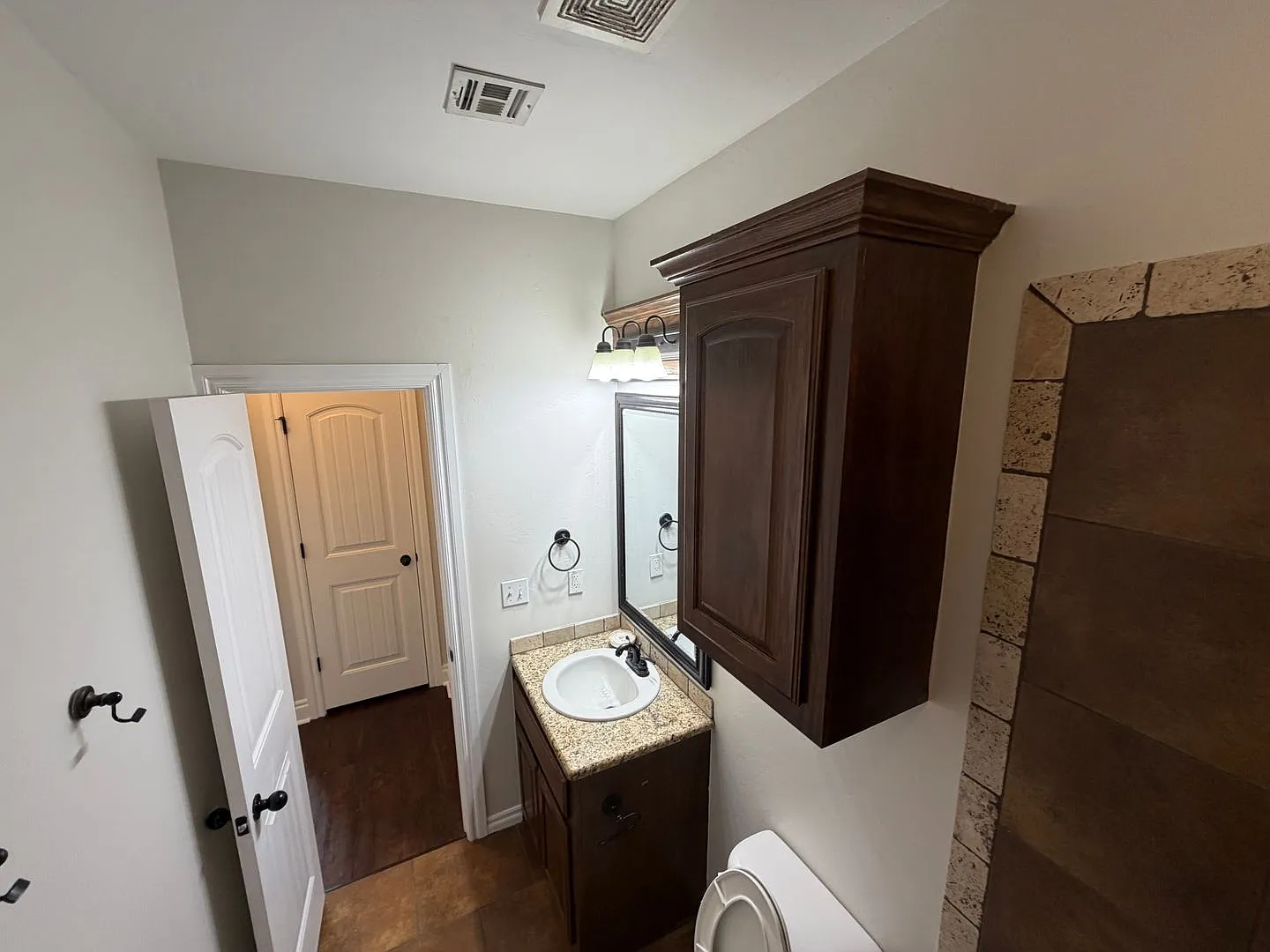 Very nice 3 bedroom home available now — Photo 2