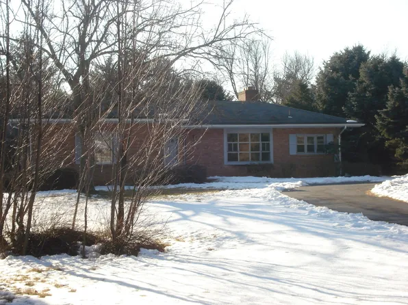 7710 Fontaine St, Potomac, MD 20854